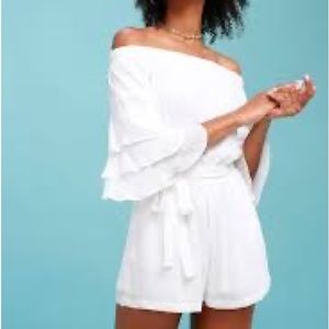 Lulu’s Santa Ana Off the Shoulder Flounce Sleeve Romper Size Small